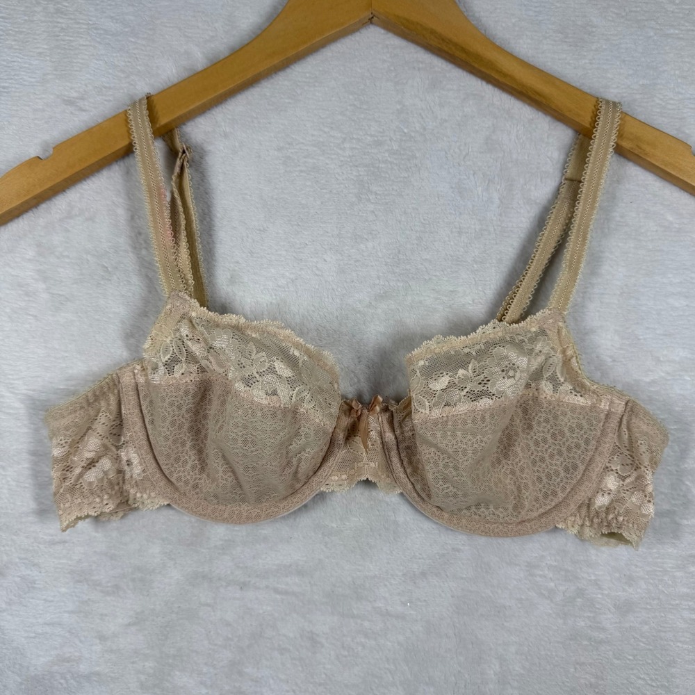 Wacoal 851212 Beige Floral Lace Underwire Bra 34B Nude Full Coverage Hook Eye